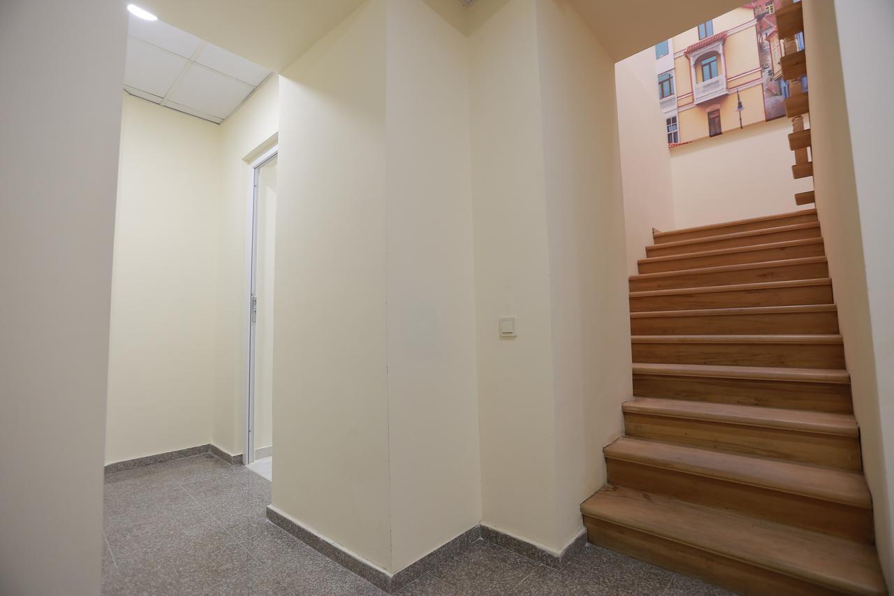 Midtown Hotel & Hostel Tbilisi Bagian luar foto