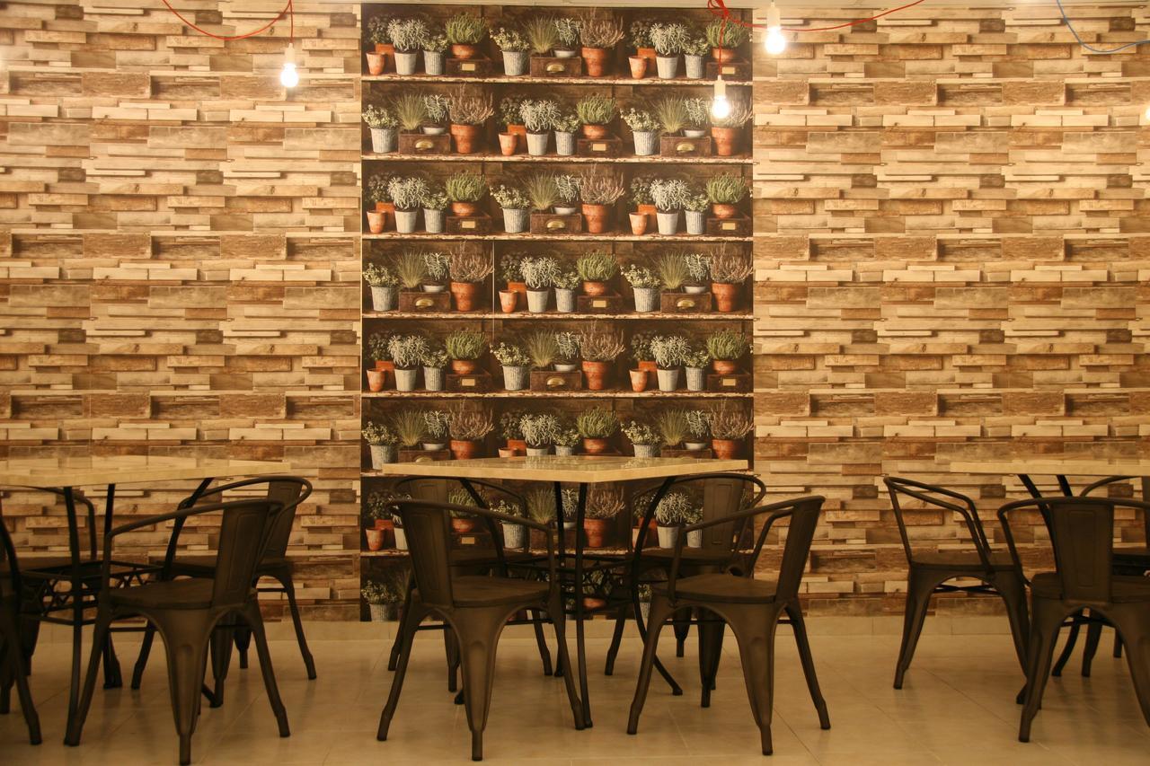 Midtown Hotel & Hostel Tbilisi Bagian luar foto