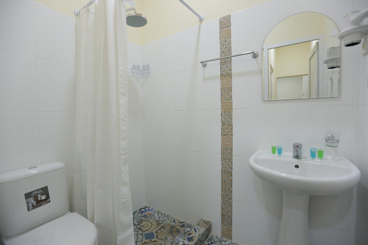 Midtown Hotel & Hostel Tbilisi Bagian luar foto