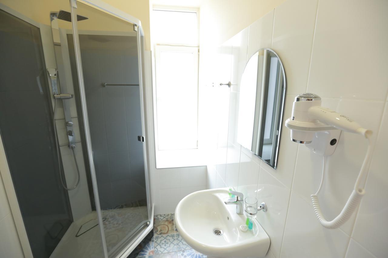 Midtown Hotel & Hostel Tbilisi Bagian luar foto