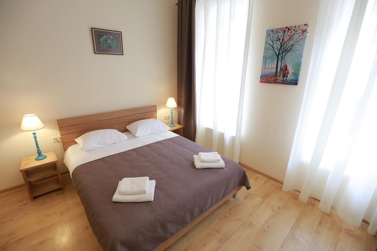 Midtown Hotel & Hostel Tbilisi Bagian luar foto