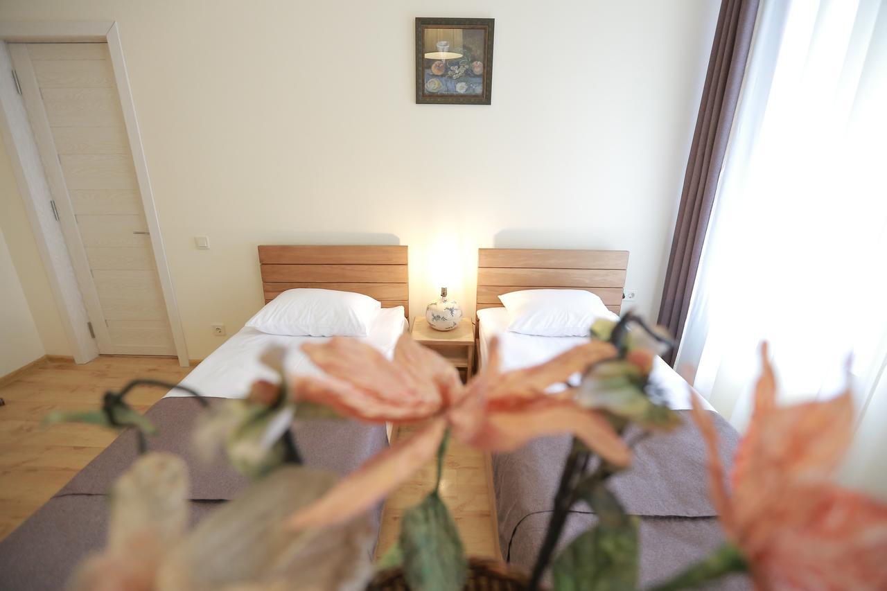 Midtown Hotel & Hostel Tbilisi Bagian luar foto