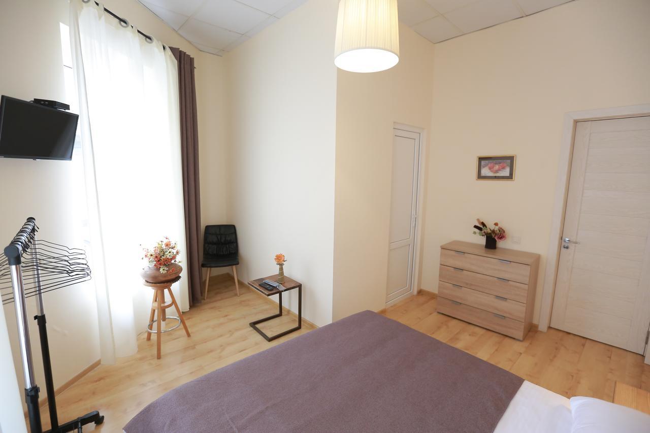 Midtown Hotel & Hostel Tbilisi Bagian luar foto