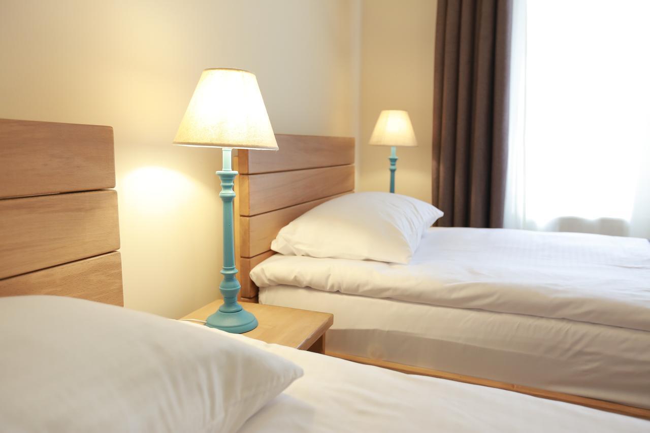 Midtown Hotel & Hostel Tbilisi Bagian luar foto
