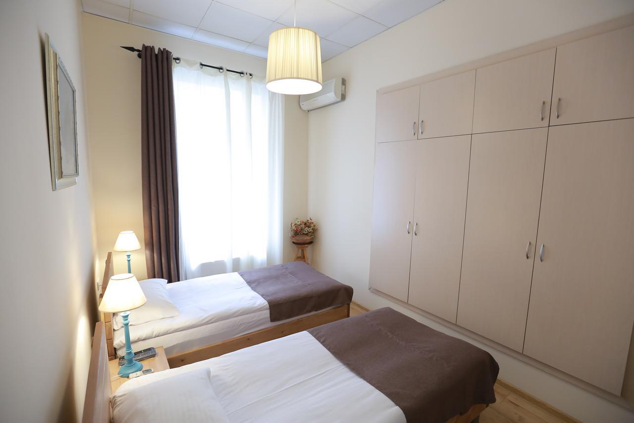Midtown Hotel & Hostel Tbilisi Bagian luar foto